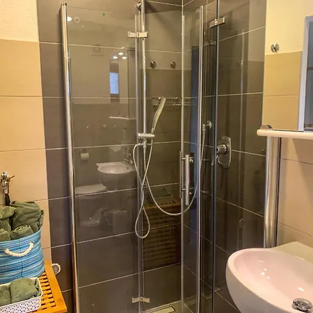 Einliegerwohnung Am Stadtrand Von - Buchbar Ab 4 Tagen -