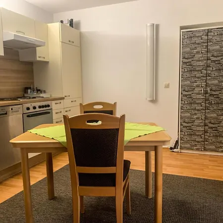 Einliegerwohnung Am Stadtrand Von - Buchbar Ab 4 Tagen - Апартаменты Нюртинген